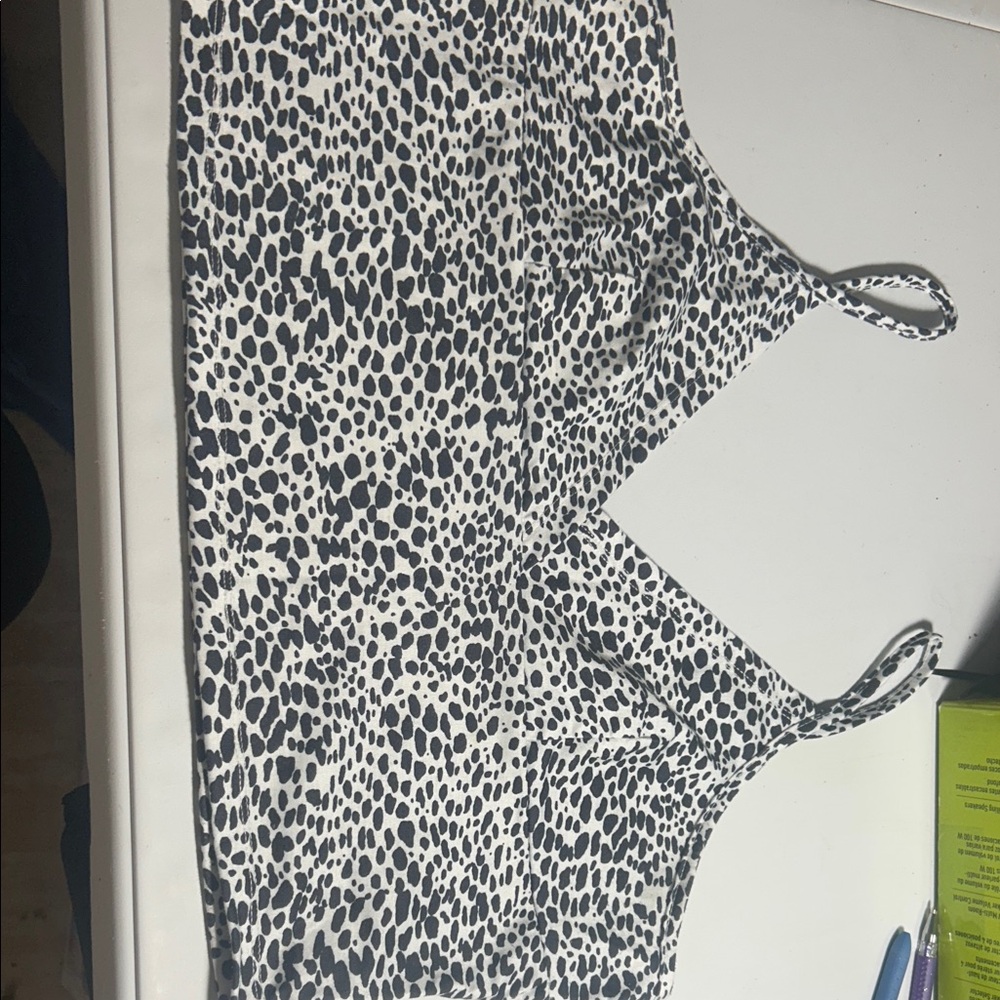 SHEIN Black and White Spotted Crop Top